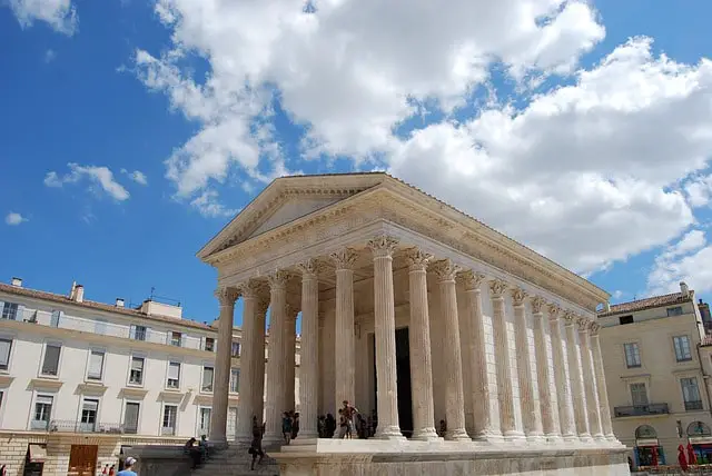 Nîmes : promenades dans la ville (meilleurs itinéraires)